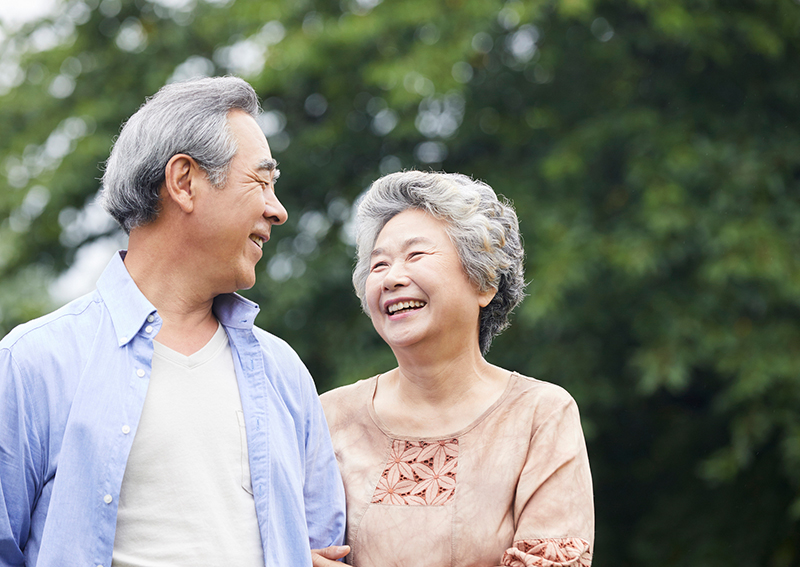食事も会話も快適にする入れ歯をお作りします